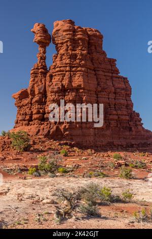 Thor's Hammer, ein zartes Organ Rock Shale Hoodoo im Maze District des Canyonlands National Park, Utah. Stockfoto