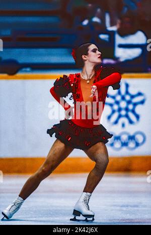 Katarina Witt (DDR) Goldmedaillengewinnerin und Olympiasiegerin im Freilauf der Damen im Eiskunstlauf bei den Olympischen Winterspielen 1988. Stockfoto