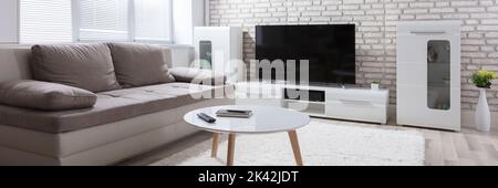 Wohnzimmer Interieur mit TV. Modernes Zuhause Stockfoto