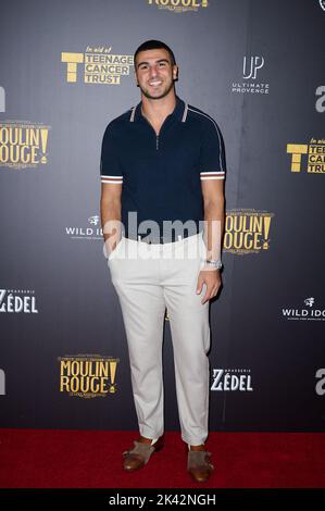 London, Vereinigtes Königreich . 29 September, 2022 . Adam Gemili stellte sich vor, wie er im Moulin Rouge ankam! Musikalische Gala zur Unterstützung des Teenage Cancer Trust im Picadilly Theatre. Quelle: Alan D West/EMPICS/Alamy Live News Stockfoto