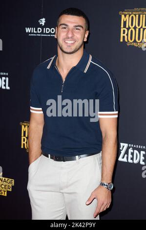 London, Vereinigtes Königreich . 29 September, 2022 . Adam Gemili stellte sich vor, wie er im Moulin Rouge ankam! Musikalische Gala zur Unterstützung des Teenage Cancer Trust im Picadilly Theatre. Quelle: Alan D West/EMPICS/Alamy Live News Stockfoto