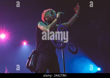 Der amerikanische Rapper und Sänger Iann Dior tritt als Eröffnungsakt für Machine Gun Kelly beim Mediolanum Forum in Mailand auf. Credits: Maria Laura Arturi Stockfoto