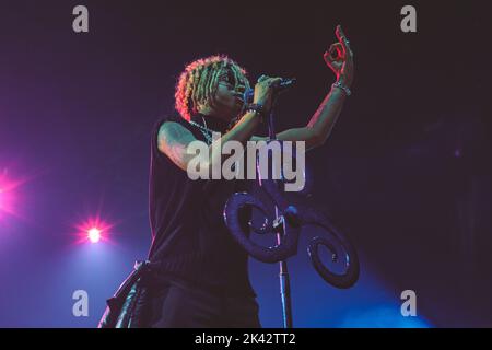 Der amerikanische Rapper und Sänger Iann Dior tritt als Eröffnungsakt für Machine Gun Kelly beim Mediolanum Forum in Mailand auf. Credits: Maria Laura Arturi Stockfoto