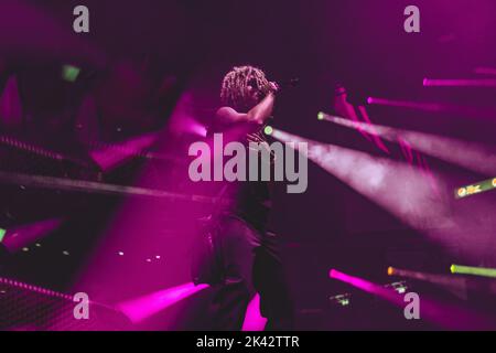 Der amerikanische Rapper und Sänger Iann Dior tritt als Eröffnungsakt für Machine Gun Kelly beim Mediolanum Forum in Mailand auf. Credits: Maria Laura Arturi Stockfoto