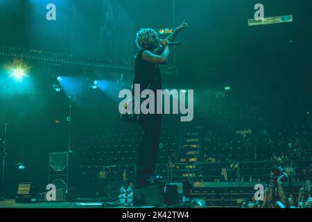 Der amerikanische Rapper und Sänger Iann Dior tritt als Eröffnungsakt für Machine Gun Kelly beim Mediolanum Forum in Mailand auf. Credits: Maria Laura Arturi Stockfoto