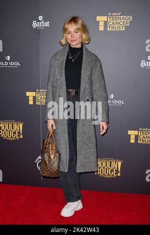 London, Vereinigtes Königreich . 29 September, 2022 . Gäste im Bild bei der Ankunft im Moulin Rouge! Musikalische Gala zur Unterstützung des Teenage Cancer Trust im Picadilly Theatre. Quelle: Alan D West/EMPICS/Alamy Live News Stockfoto