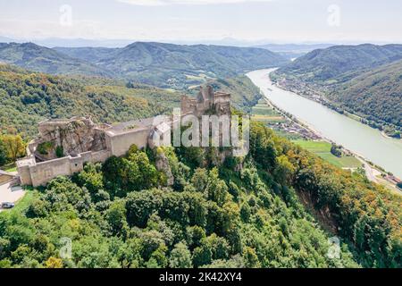 Arial Foto der Bergruine Aggstein in Niederösterreich Stockfoto