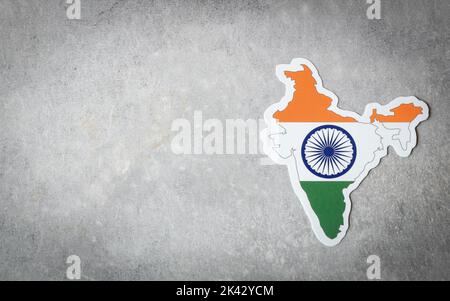 Indien Flagge und Form auf grauem Hintergrund, Kopierraum Stockfoto