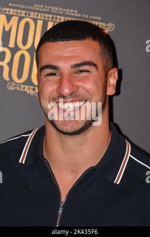 London, Großbritannien, 29/09/2022, Adam Gemili Arriver im Moulin Rouge! Die musikalische Gala zugunsten des Teenage Cancer Trust im Piccadilly Theatre, London, Großbritannien. - Donnerstag, 29. September Stockfoto