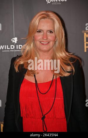 London, Großbritannien, 29/09/2022, Penny Lancaster Arriver im Moulin Rouge! Die musikalische Gala zugunsten des Teenage Cancer Trust im Piccadilly Theatre, London, Großbritannien. - Donnerstag, 29. September Stockfoto