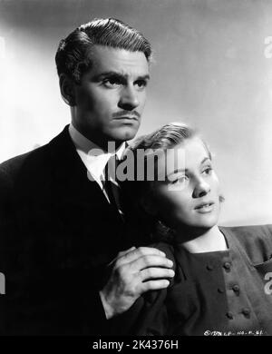 LAURENCE OLIVIER und JOAN FONTAINE Publicity Portrait in REBECCA 1940 Regisseur ALFRED HITCHCOCK Roman Daphne Du Maurier Produzent David O. Selznick Selznick International Picters / United Artists Stockfoto