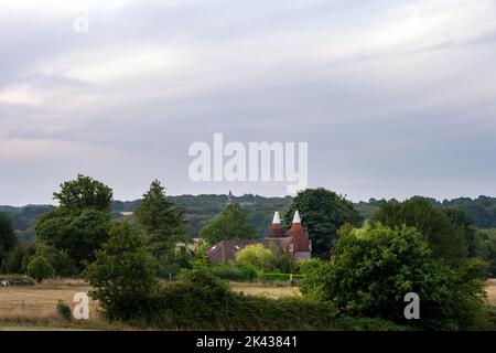 MAYFIELD, ENGLAND - 1.. AUGUST 2022: Blick auf ein Haus in Wealden im Sommer, East Sussex, England Stockfoto