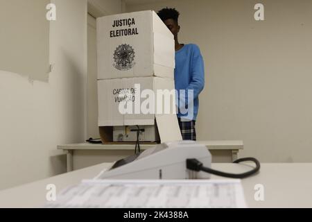 Elektronische Urnen-Wahlurne. Wahlen in Brasilien. Digitale Abstimmvorrichtung Abstimmkabine. Wahljustizsystem, Modell UE2020, Präsidentschaftswahlen 2022 Stockfoto