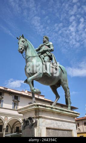 Statue des Großherzogs Ferdinand I. de Medici auf der Piazza Santissima Annunziata Florenz Italien Stockfoto