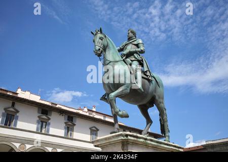 Statue des Großherzogs Ferdinand I. de Medici auf der Piazza Santissima Annunziata Florenz Italien Stockfoto