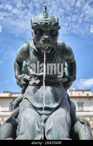 Bronzener Brunnen der Meeresmonster (Fontane dei Mostri Marini) von Pietro Tacca auf der Piazza Santissima Annunziata Florenz Italien Stockfoto