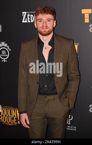 London, Großbritannien, 29/09/2022, Matty Lee Arriver im Moulin Rouge! Die musikalische Gala zugunsten des Teenage Cancer Trust im Piccadilly Theatre, London, Großbritannien. - Donnerstag, 29. September Stockfoto