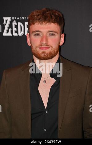 London, Großbritannien, 29/09/2022, Matty Lee Arriver im Moulin Rouge! Die musikalische Gala zugunsten des Teenage Cancer Trust im Piccadilly Theatre, London, Großbritannien. - Donnerstag, 29. September Stockfoto