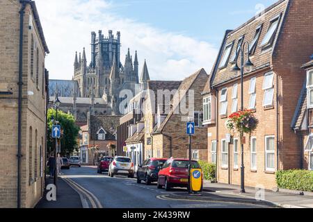 Ely Cathedral von der Newnham Street, Ely, Cambridgeshire, England, Großbritannien Stockfoto