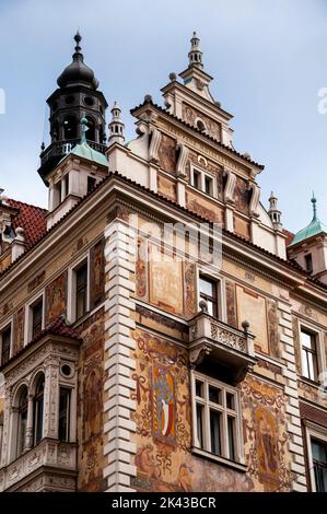 Italienisches Renaissance-Wiehl-Haus in Prag, Tschechische Republik, gemalt im Neorenaissance-Sgraffito. Stockfoto