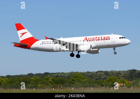 Austrian Airlines Airbus A320 landet. Flugzeug der Fluggesellschaft aus Österreich fliegen. Stockfoto