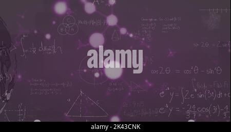 Bild von Daten mit Wissenschaftsformeln, Molekülen und Globus auf digitaler Schnittstelle. Digital Composite, Gesundheitswesen und Medizin, Wissenschaft und Technologie, bio Stockfoto