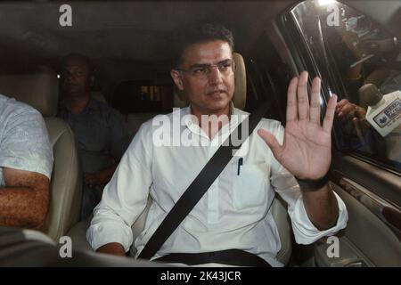 Indien. 29. September 2022. NEU DELHI, INDIEN - 29. SEPTEMBER: Die Kongressführerin Sachin Pilot verlässt das Land nach einem Treffen mit Sonia Gandhi in ihrem Wohnsitz am 29. September 2022 in Neu Delhi, Indien. Das Treffen kam nur wenige Stunden nach seinem Rivalen und Rajasthan Chief Minister Ashok Gehlot aus dem Rennen, um die Präsidentschaftswahlen im Kongress bestreiten entschieden. (Foto von Arvind Yadav/Hindustan Times/Sipa USA) Quelle: SIPA USA/Alamy Live News Stockfoto