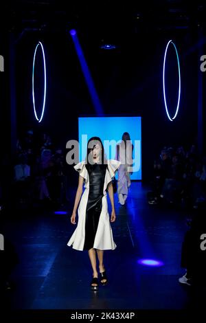 Paris, Frankreich. 29/09/2022, Paris, Frankreich. 29. September 2022. CHLOÃ SS23 Runway während der Pariser Modewoche am 2022. September - Paris, Frankreich. 29/09/2022 Credit: dpa/Alamy Live News Stockfoto
