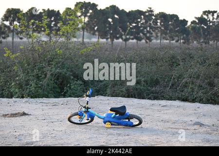 Kinderfahrrad auf dem Feld in Chile Stockfoto