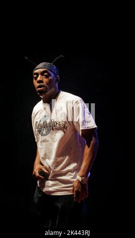 Der mit dem Grammy ausgezeichnete Rapper Coolio tritt am Montag, den 5. Oktober 2009, im Club 527 Main in Murfreesboro, Rutherford County, TN, USA, auf. Der gebürtige Artis Leon Ivey Jr., Coolio, ist vielleicht am besten bekannt für seine Mitte 1990s Hits 'Gangsta's Paradise' und 'Fantastic Voyage', gewann 1996 den Grammy für den besten Rap Solo Performance und 1996 den MTV Video Music Award für 'Gangsta's Paradise' und wurde bei den American Music Awards 1996 zum Lieblings-Rap/Hip-Hop-Künstler gekrönt. (APEX MediaWire Foto von Billy Suratt) Stockfoto