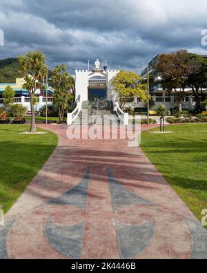 Picton, Marlborough Sounds / Aotearoa / Neuseeland - 20. September 2022: Kriegsdenkmal am Ufer des London Quay. Stockfoto