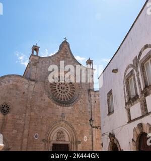 Italien, Apulien, Provinz Brindisi, Ostuni, Fassade der gotischen Kathedrale Stockfoto