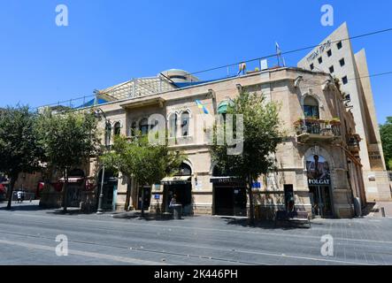 Schöne alte Gebäude entlang der Jaffa-Straße in Jerusalem. Stockfoto