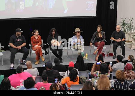 29. September 2022, Wilmington, DE, Vereinigte Staaten von Amerika: Die Darsteller Von A Different World mit JASMIN GUY, KADEEM HARDISON, DARRYL M. BELL, DAWNN LEWIS, CHARNELE BROWN und CREE SUMMER reagieren auf das Publikum während der Choppin' it up-Serie am Donnerstag, den 29. September 2022, in der Wilmington Public Library in Wilmington, DE. (Bild: © Saquan Stimpson/ZUMA Press Wire) Stockfoto