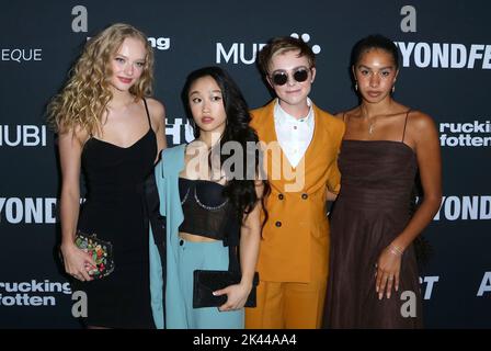 Santa Monica, USA. 29. September 2022. Amiah Miller, Cathy Ang, Elsie Fisher, Rachel Ogechi Kanu kommen zur Weltpremiere des EXORZISMUS MEINER BESTEN FREUNDE, der am Donnerstag, dem 29. September 2022, im Aero Theatre in Santa Monica, CA, stattfand. (Foto: Juan Pablo Rico/Sipa USA) Quelle: SIPA USA/Alamy Live News Stockfoto