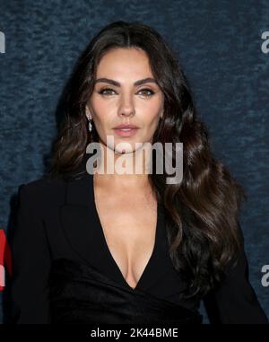 New York City, NY, 29. September 2022 Mila Kunis bei Netflix's 'Luckiest Girl Alive' New York Premiere am 29. September 2022 im Pariser Theater in New York City, NY ©Steven Bergman/AFF-USA.COM Credit: AFF/Alamy Live News Stockfoto