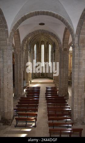 Leere gotische Kirche. San Domingos de Bonaval, Santiago de Compostela, Spanien. September 25, 2022. Stockfoto