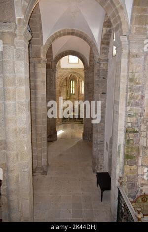 Leere gotische Kirche. San Domingos de Bonaval, Santiago de Compostela, Spanien. September 25, 2022. Stockfoto