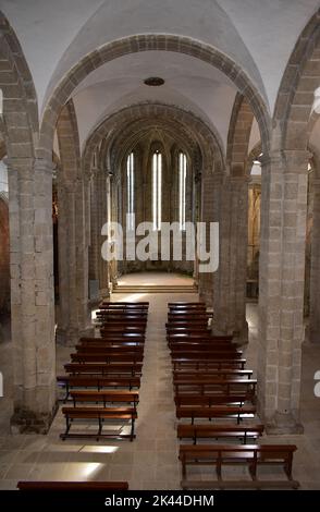 Leere gotische Kirche. San Domingos de Bonaval, Santiago de Compostela, Spanien. September 25, 2022. Stockfoto