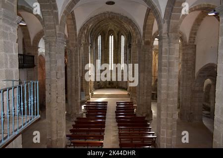 Leere gotische Kirche. San Domingos de Bonaval, Santiago de Compostela, Spanien. September 25, 2022. Stockfoto