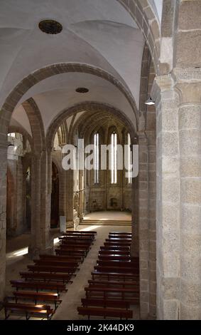 Leere gotische Kirche. San Domingos de Bonaval, Santiago de Compostela, Spanien. September 25, 2022. Stockfoto