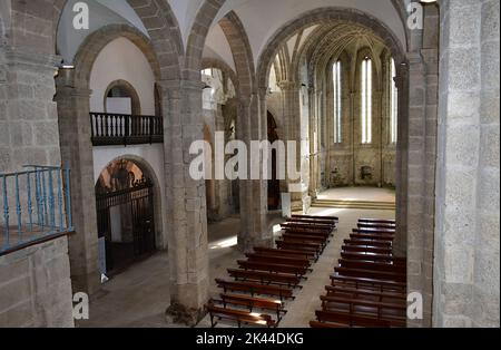 Leere gotische Kirche. San Domingos de Bonaval, Santiago de Compostela, Spanien. September 25, 2022. Stockfoto