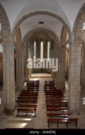 Leere gotische Kirche. San Domingos de Bonaval, Santiago de Compostela, Spanien. September 25, 2022. Stockfoto