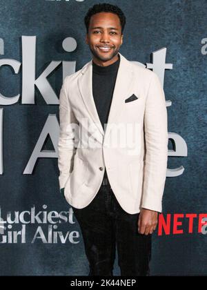 New York City, Usa. 29. September 2022. MANHATTAN, NEW YORK CITY, NEW YORK, USA - 29. SEPTEMBER: Der kanadische Schauspieler Dalmar Abuscheid kommt bei der New Yorker Premiere von Netflix' 'Luckiest Girl Alive' an, die am 29. September 2022 im Pariser Theater in Manhattan, New York City, New York, USA, stattfand. (Foto von Jordan Hinton/Image Press Agency) Quelle: Image Press Agency/Alamy Live News Stockfoto