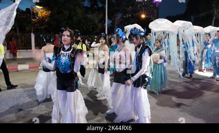 Let's Glow Together Night Parade Veranstaltung an der Beach Road in Pattaya Thailand Stockfoto