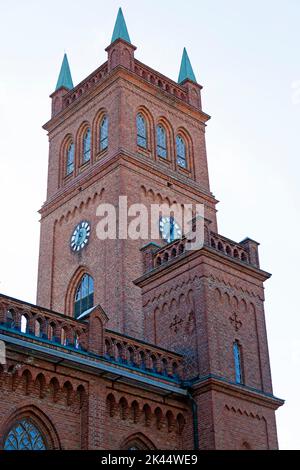 Vaasa, Finnland - 20. Juni 2022: Teile der großen Backsteinkirche Stockfoto