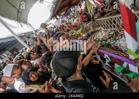 BOGOR, INDONESIEN - 25. September 2022: Einwohner des indonesischen Dorfes Cimande begrüßten die Geburt des Propheten Muhammad SAW durch eine Parade Stockfoto