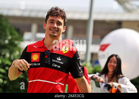 Singapur, 30/09/2022, Charles Leclerc (MON) Ferrari. Großer Preis von Singapur, Freitag, 30.. September 2022. Marina Bay Street Circuit, Singapur. Quelle: James Moy/Alamy Live News Stockfoto