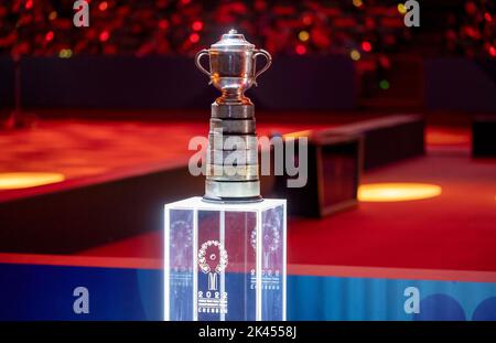CHENGDU, CHINA - 29. SEPTEMBER 2022 - die Trophäe für den WM-Titel wird während der Eröffnungszeremonie der ITTF-WM-Finals 2022 in H ausgestellt Stockfoto
