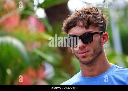 Singapur, 30/09/2022, Pierre Gasly (FRA) AlphaTauri. Großer Preis von Singapur, Freitag, 30.. September 2022. Marina Bay Street Circuit, Singapur. Quelle: James Moy/Alamy Live News Stockfoto